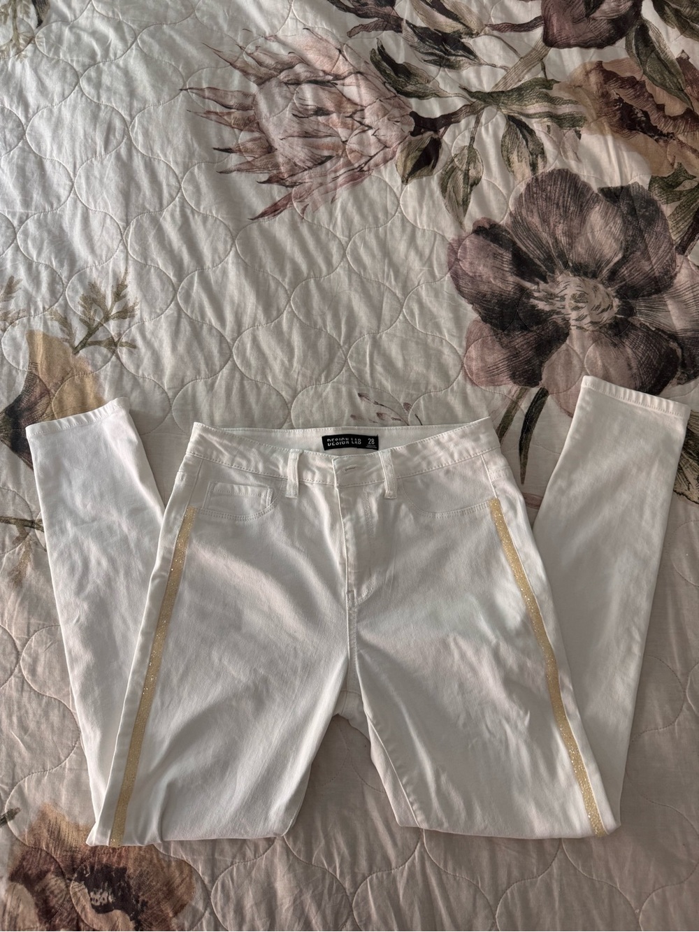 Design Lab White Skinny Jeans with Embellishment